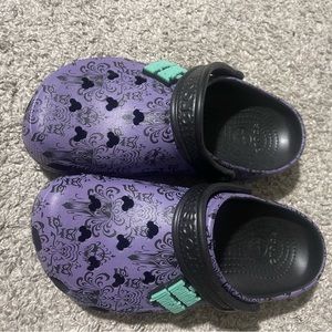 Haunted Mansion Disney a crocs size 7